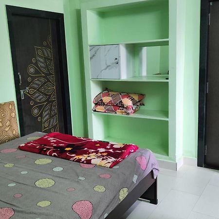 Guru Datta Residency Pithapuram Extérieur photo